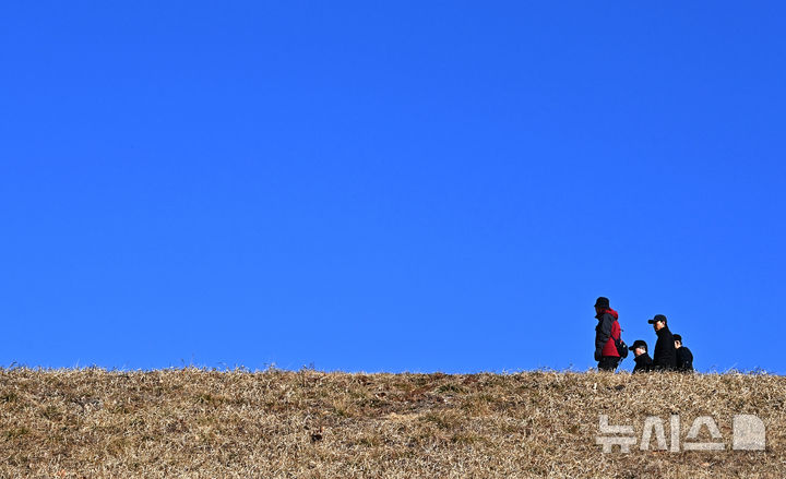 제주 아침·강원 밤 비…낮 최고 10~15도 '일교차 주의'