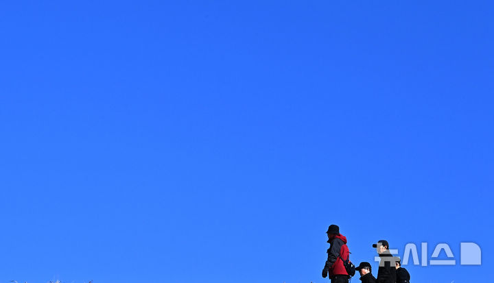 파란 하늘 [오늘의 한 컷]