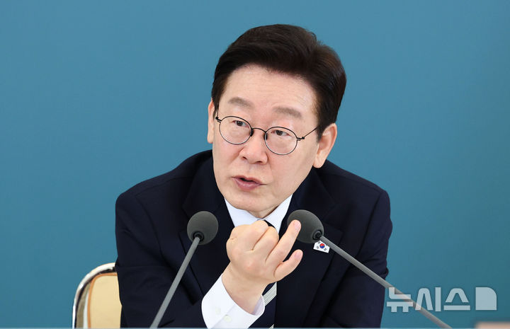 [서울=뉴시스] 최동준 기자 = 이재명 대통령이 25일 청와대에서 열린 '확대 국가관광전략회의'에서 발언하고 있다. (청와대통신사진기자단) 2026.02.25. photocdj@newsis.com