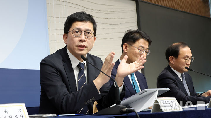 [세종=뉴시스] 강종민 기자 = 강기룡 재정경제부 차관보가 지난 25일 세종시 정부세종청사에서 민생물가 특별관리 관계장관 TF 2차 회의의 주요내용을 설명하고 있다. 2026.02.26. ppkjm@newsis.com