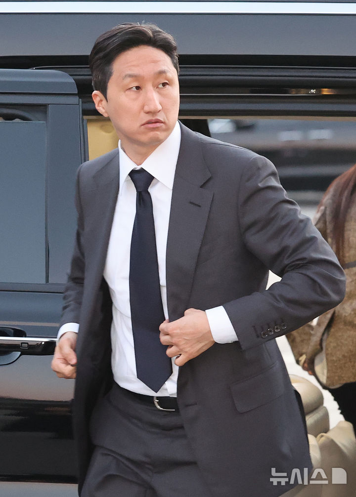 [서울=뉴시스] 조성우 기자 = 정기선 HD현대 회장이 25일 오후 서울 서초구 예술의전당 콘서트홀에서 열린 아산 정주영 서거 25주기 추모 음악회에 참석하고 있다. 2026.02.25. xconfind@newsis.com