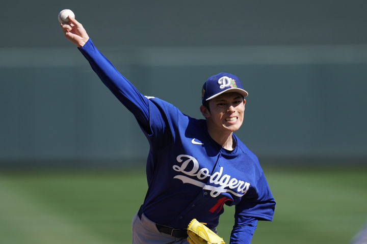 [스코츠데일=AP/뉴시스] 사사키 로키(LA 다저스)가 26일(한국 시간) 미국 애리조나주 솔트 리버 필즈 앳 토킹스틱에서 열린 애리조나 다이아몬드백스와의 2026 메이저리그(MLB) 시범경기에 선발 등판해 역투하고 있다. 2026.02.26