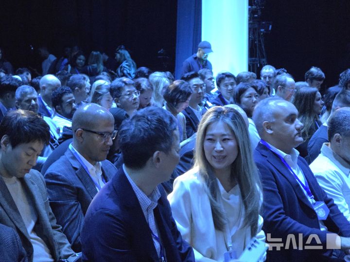 [샌프란시스코=뉴시스]애니메이션 '케이팝 데몬 헌터스'를 연출한 글로벌 영화 감독 매기 강(오른쪽)이 25일(현지시각) 미국 샌프란시스코에서 진행된 삼성전자 '갤럭시 언팩 2026' 행사에 참여해있다. (사진=갤럭시 언팩 취재단)