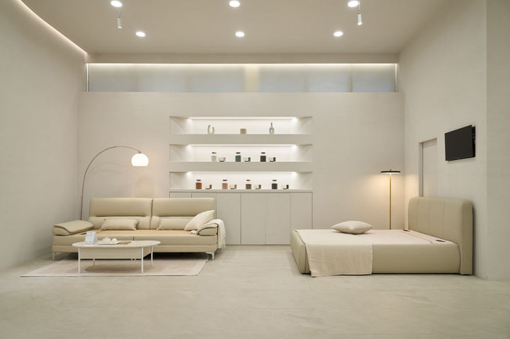 레이디가구 수원역 직영점 매장 내 온담 흙소파와 온담 흙침대 (사진=조이웍스앤코) *재판매 및 DB 금지