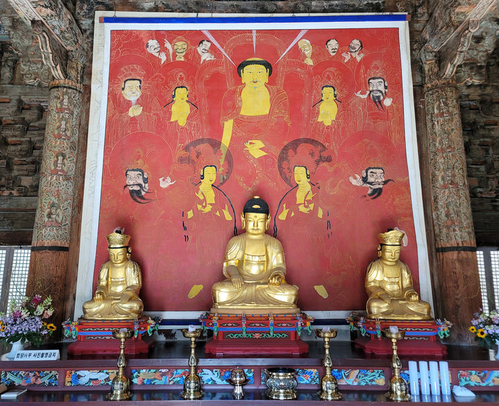 [서울=뉴시스] 양산 신흥사 석조석가여래삼존좌상 및 복장유물 (사진=국가유산청 제공) 2026.02.26. photo@newsis.com *재판매 및 DB 금지