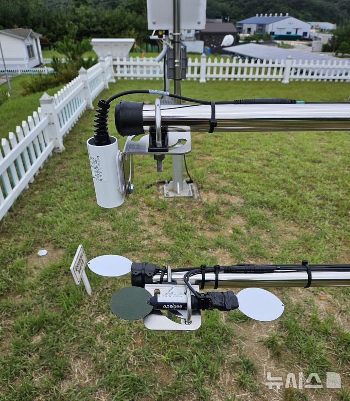 [제주=뉴시스] 제주도 농업기술원이 서리 피해에 선제적으로 대응하기 위해 구축한 농업서리 자동관측망. (사진=제주도 제공) photo@newsis.com