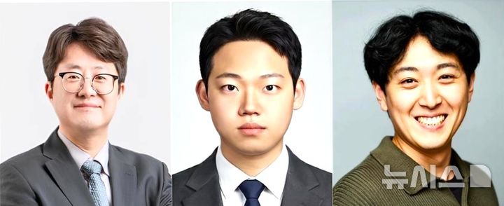 [포항=뉴시스] = 포스텍 IT융합공학과 김철홍 교수 연구팀이 혈관·장기를 초고속·고해상도로 관찰할 수 있는 '볼펜 크기 현미경'을 개발했다. 사진 왼쪽부터 IT융합공학과 김 교수·통합과정 하민규·김재우 박사. (사진=포스텍 제공) 2026.02.26. photo@newsis.com 