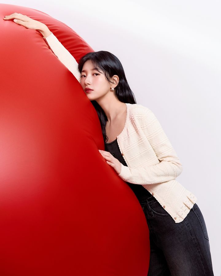 [서울=뉴시스] 수지. (사진= 게스(GEUSS)) 2026.02.26. photo@newsis.com  *재판매 및 DB 금지