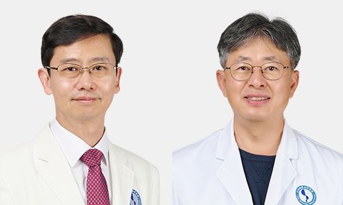 [수원=뉴시스] 이윤환 보건대학원장, 강석윤 진료부원장. (사진=아주대의료원 제공) 2026.02.26. photo@newsis.com *재판매 및 DB 금지