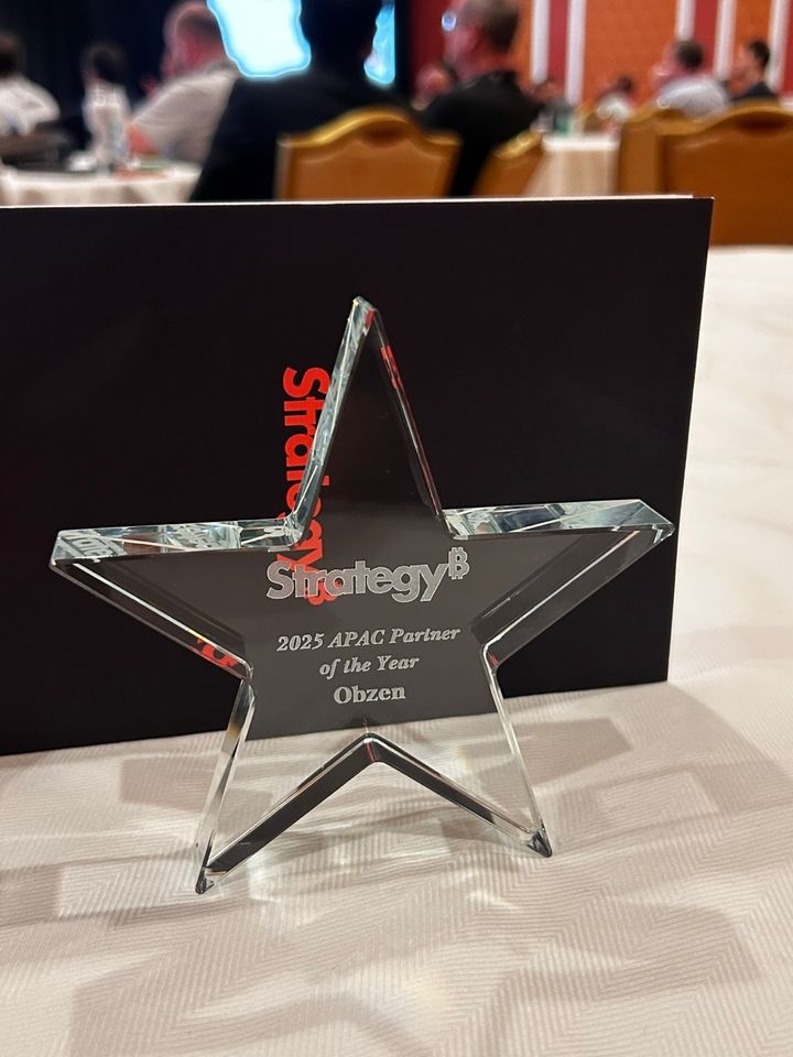 Strategy WORLD 2026 수상 트로피. (사진=오브젠) *재판매 및 DB 금지