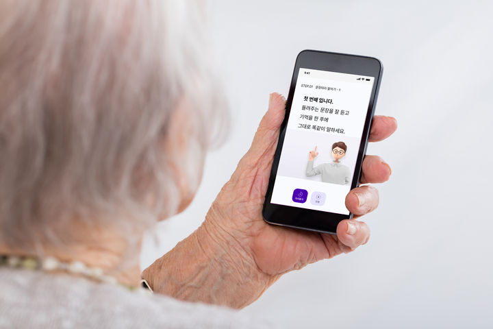 [서울=뉴시스] 의료AI 기업 에이블테라퓨틱스는 자사의 음성데이터 AI 분석 기반 치매 진단 소프트웨어 ‘스픽(Spick)’이 식품의약품안전처로부터 의료기기로 정식 승인됐다고 26일 밝혔다. (사진=에이블테라퓨틱스 제공) 2026.02.26. photo@newsis.com *재판매 및 DB 금지