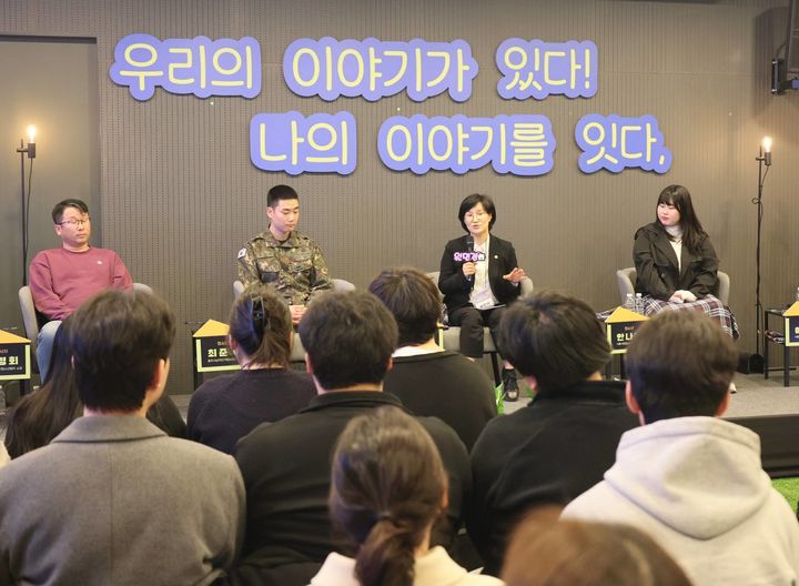 가정 폭력 시달린 청소년…"쉼터 친구·선생님 덕에 변할 수 있어"