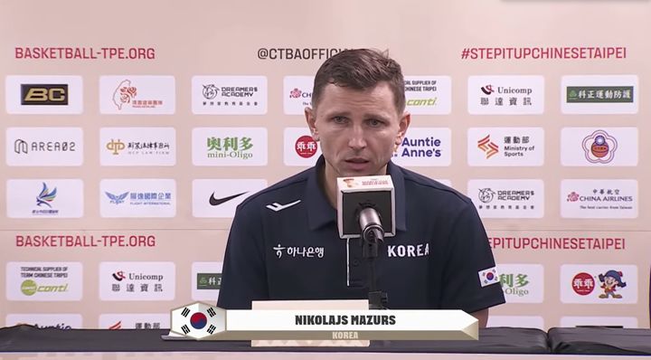 [서울=뉴시스] 한국 남자 농구 대표팀의 니콜라이스 마줄스 감독. (사진 = FIBA 제공) *재판매 및 DB 금지