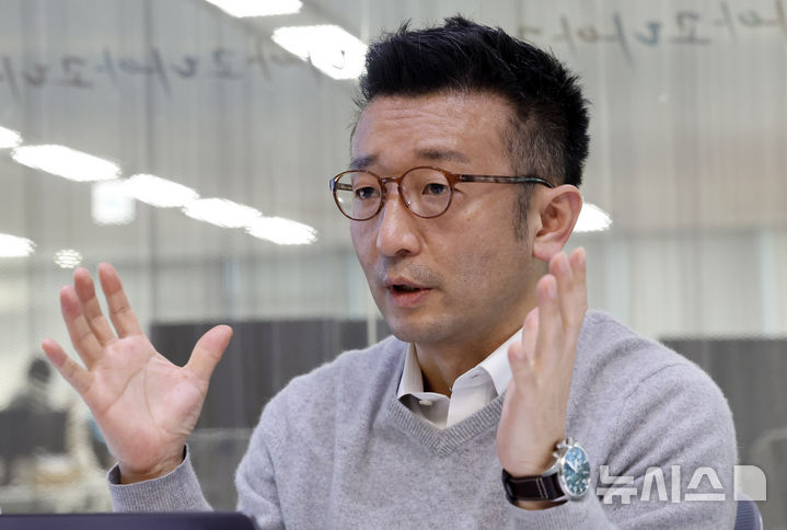[서울=뉴시스] 김혜진 기자 = 이준환 아고다 동북아 대표가 25일 서울 중구 을지로 아고다 한국지사에서 뉴시스와 인터뷰를 하고 있다. 2026.02.25. jini@newsis.com