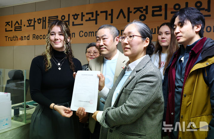 3기 진화위 출범…국가폭력 피해자들, 해외입양 300건 1호 공동 신청