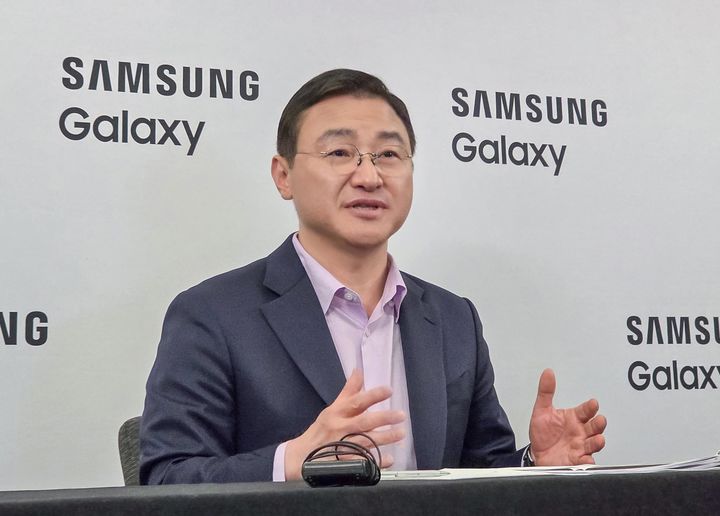 [서울=뉴시스] 노태문 삼성전자 대표이사 사장이 26일(현지 시간) 미국 샌프란시스코에서 '삼성 갤럭시 언팩 2026' 행사 직후 국내 기자간담회를 하고 있다. (사진=삼성전자 제공) 2026.02.26. photo@newsis.com *재판매 및 DB 금지