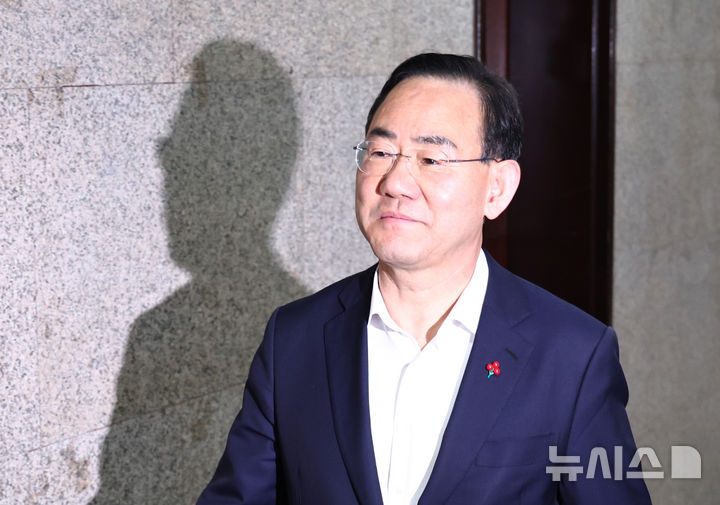 [서울=뉴시스] 김명년 기자 = 주호영(대구 수성을) 국회부의장이 지난달 26일 오전 서울 여의도 국회에서 열린 TK통합 관련 국민의힘 지도부-대구·경북 의원 회동에 참석하고 있다. 2026.02.26. kmn@newsis.com