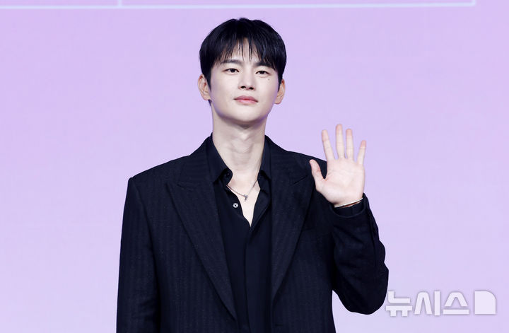 [서울=뉴시스] 김혜진 기자 = 배우 서인국이 26일 서울 종로구 JW 메리어트 동대문 스퀘어 서울에서 열린 넷플릭스 '월간남친' 제작발표회에서 포즈를 취하고 있다. 2026.02.25. jini@newsis.com