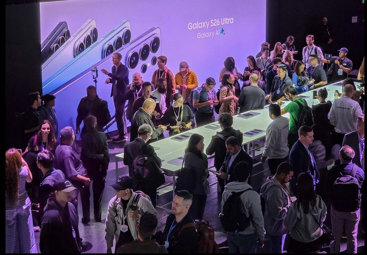 [서울=뉴시스] 25일(현지 시간) 미국 샌프란시스코에서 열린 갤럭시 언팩 2026에서 관람객들이 갤럭시 S26 시리즈를 체험하고 있다. (사진=삼성전자 제공) 2026.02.26. photo@newsis.com *재판매 및 DB 금지