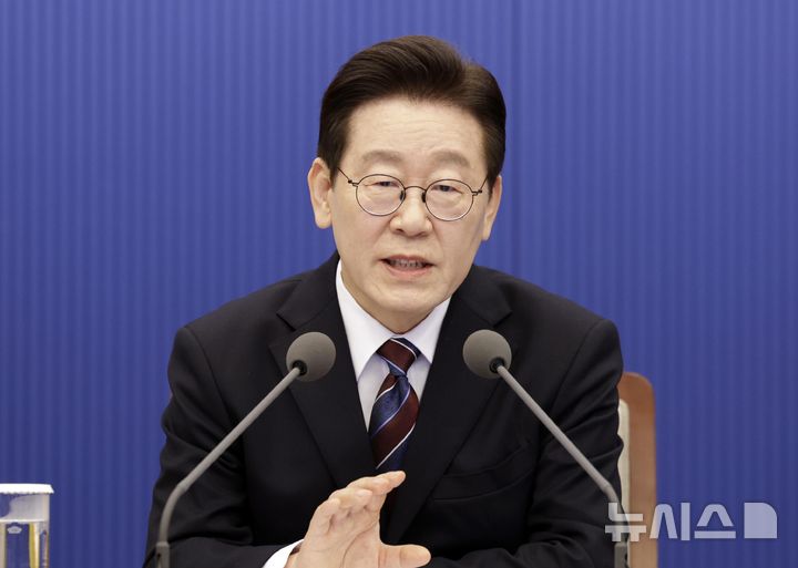 [서울=뉴시스] 최동준 기자 = 이재명 대통령이 26일 청와대에서 열린 수석보좌관회의에서 발언하고 있다. 2026.02.26. photocdj@newsis.com