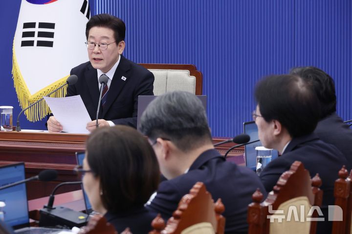 [서울=뉴시스] 최동준 기자 = 이재명 대통령이 26일 청와대에서 열린 수석보좌관회의에서 발언하고 있다. 2026.02.26. photocdj@newsis.com