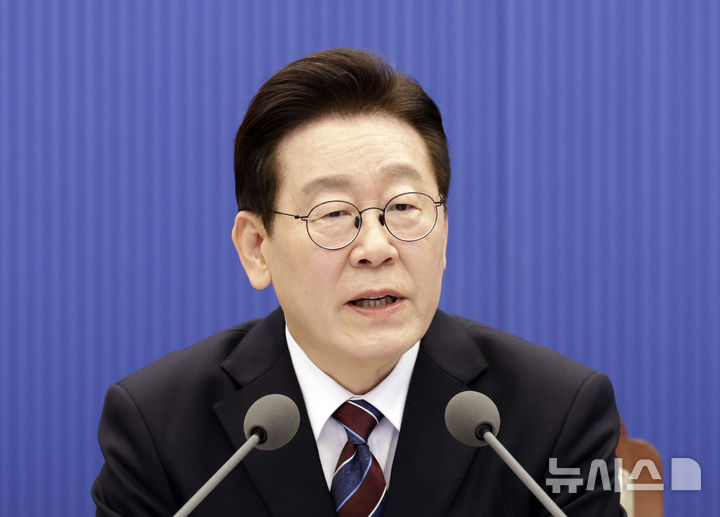 [서울=뉴시스] 최동준 기자 = 이재명 대통령이 26일 청와대에서 열린 수석보좌관회의에서 발언하고 있다. 2026.02.26. photocdj@newsis.com