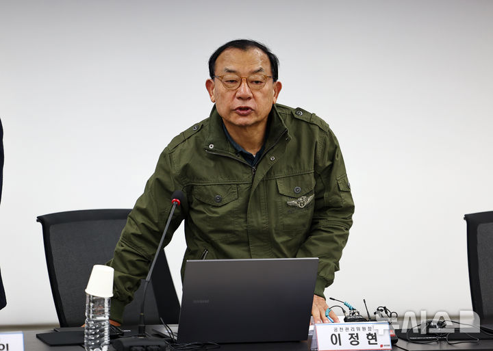 [서울=뉴시스] 김명년 기자 = 이정현 국민의힘 공천관리위원장이 26일 오후 서울 여의도 중앙당사에서 열린 제9회 전국동시지방선거 중앙당 공관위 3차 회의에서 자리에 앉고 있다. 2026.02.26. kmn@newsis.com