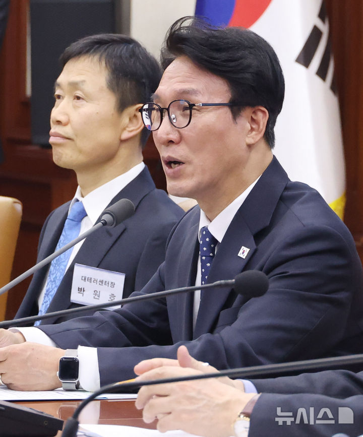 [서울=뉴시스] 추상철 기자 = 김민석 국무총리가 26일 오후 서울 종로구 정부서울청사에서 열린 민·관 대테러 업무혁신 TF 2차 전체회의에서 발언하고 있다. 2026.02.26. scchoo@newsis.com