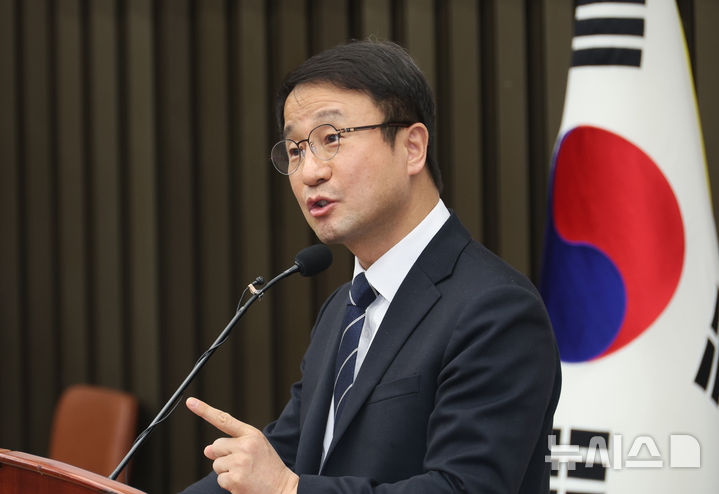 [서울=뉴시스] 김금보 기자 = 한병도 더불어민주당 원내대표가 26일 오후 서울 여의도 국회에서 열린 의원총회에서 발언을 하고 있다. 2026.02.26. kgb@newsis.com