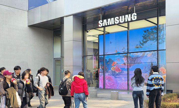 [서울=뉴시스] 삼성전자가 새롭게 선보인 갤럭시 S26 울트라를 만나볼 수 있는 '갤럭시 스튜디오'가 26일부터 삼성 강남과 삼성스토어 홍대에서 운영된다. (사진=삼성전자 제공) 2026.02.27. photo@newsis.com *재판매 및 DB 금지