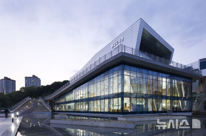 [성남=뉴시스]성남시 판교도서관(사진=성남시 제공)2026.02.27.photo@newsis.com