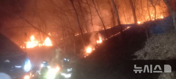 [연천=뉴시스] 산불 현장. (사진=산림청 제공) 2026.02.27 photo@newsis.com