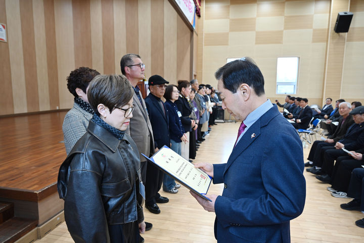 [창녕=뉴시스] 노인복지회관 및 남지종합복지관 교양강좌 개강식을 하고 있다. (사진= 창녕군 제공) 2026.02.27. photo@newsis.com *재판매 및 DB 금지