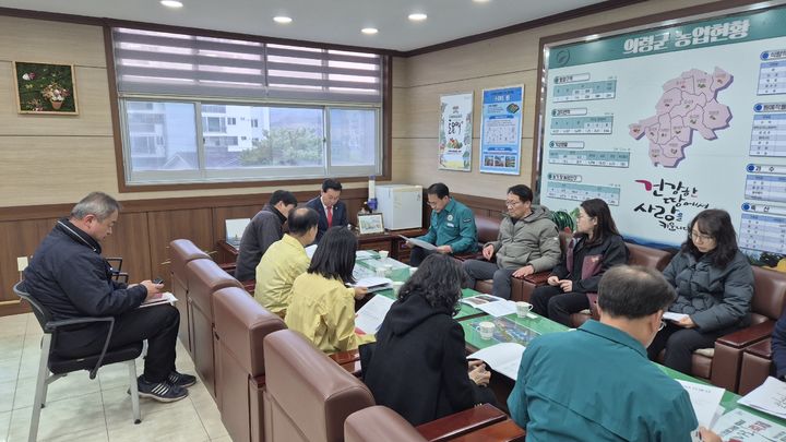 [의령=뉴시스]권원만 도의원, 의령 아프리카돼지열병(ASF) 발생 관련 긴급 방역상황 점검. (사진=권원만 도의원 제공) 2026.02.27.photo@newsis.com *재판매 및 DB 금지