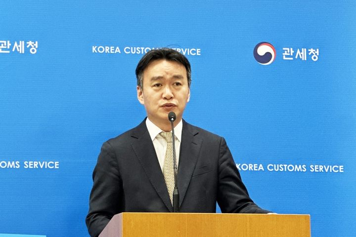 [대전=뉴시스] 27일 이종욱 관세청 차장이 정부대전청사에서 할당관세 악용 기업에 대한 고강도 수사 착수에 대해 브리핑하고 있다. photo@newsis.com *재판매 및 DB 금지