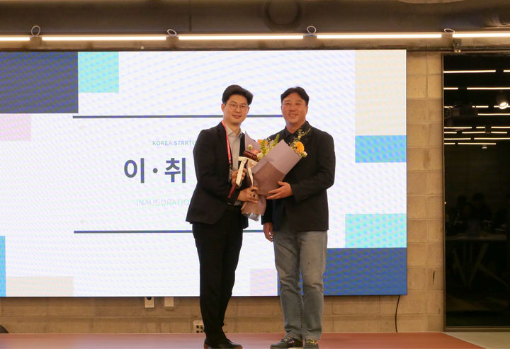 [서울=뉴시스] 김재원(왼쪽) 코리아스타트업포럼 제5대 신임의장과 한상우 위즈돔 대표. (사진=코리아스타트업포럼 제공) 2026.02.27. photo@newsis.com *재판매 및 DB 금지