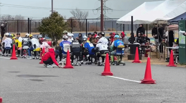 "의자에 앉아 2시간 질주"…일본 이색 레이스 '화제'(영상)