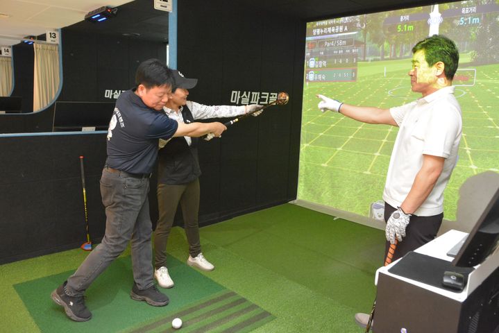 [대구=뉴시스] 대구백화점 대백프라자는 스크린 파크골프 매장이 '마실 파크골프 토탈 문화공간'으로 확대 개편했다. (사진 = 대구백화점 제공) 2026.02.27. photo@newsis.com *재판매 및 DB 금지