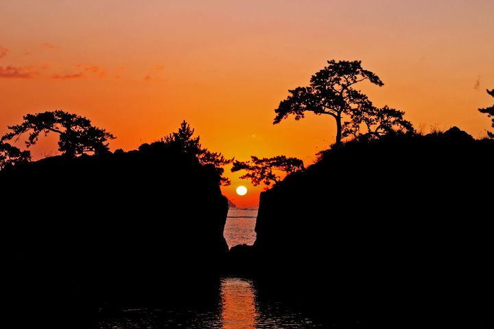[해남=뉴시스]땅끝마을 맴섬 일출. (사진=해남군 제공) 2026.02.27. photo@newsis.com *재판매 및 DB 금지