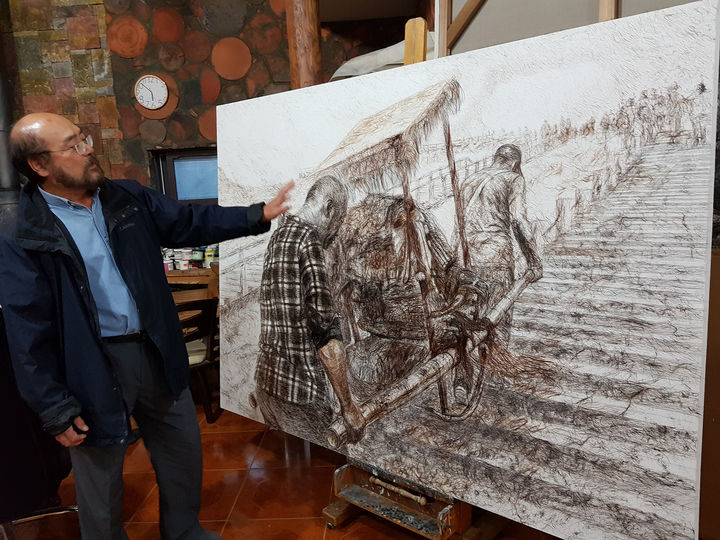 황재형 화백이 2017년 10월 그의 화실에서 작품 설명을 하고 있다.(사진=뉴시스) *재판매 및 DB 금지