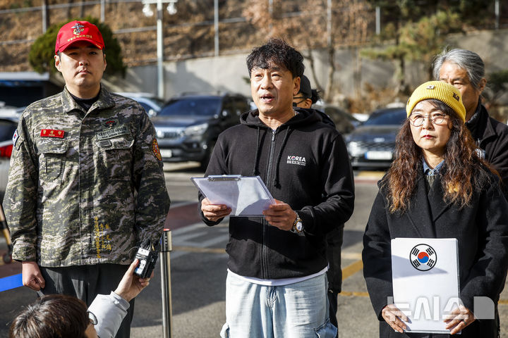 독립가후손, '위안부 모욕' 보수단체 대표 구속수사 촉구