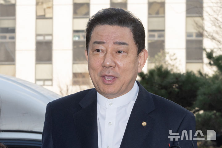 '공천헌금 의혹' 김병기, 두 번째 경찰 출석… "성실히 조사 받을 것" [뉴시스Pic]