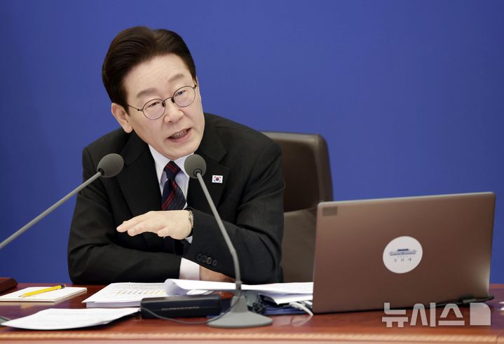 [서울=뉴시스] 최동준 기자 = 이재명 대통령이 24일 청와대에서 열린 국무회의에서 발언하고 있다. 2026.02.24. photocdj@newsis.com