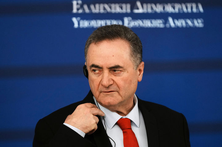 [아테네(그리스)=AP/뉴시스]이스라엘 카츠 이스라엘 국방부장관이 1월20일 그리스 아테네에서 니코스 덴디아스 그리스 국방장관과 회담을 마친 후 공동성명을 발표하고 있다. 카츠 장관은 17일 "군사적 수단을 통해서든 아니면 외교적 수단을 통해서든 헤즈볼라를 무장 해제시키는 것이 여전히 이스라엘의 핵심 목표"라며 휴전 발효에도 불구하고 헤즈볼라에 대한 군사 작전은 아직 완료되지 않았다고 강조했다. 2026.04.17.