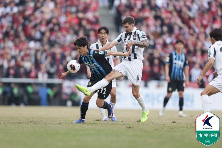 [서울=뉴시스] 프로축구 K리그1 인천유나이티드의 이청용. (사진=한국프로축구연맹 제공) 2026.02.28. photo@newsis.com *재판매 및 DB 금지