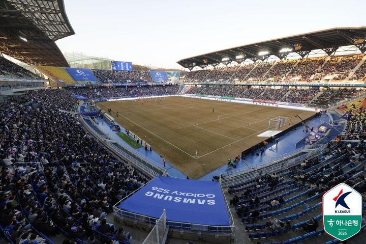 [서울=뉴시스] 28일 하나은행 K리그2 2026 1라운드 개막전 수원 삼성 대 서울 이랜드 FC 맞대결이 열린 수원월드컵경기장. (사진=한국프로축구연맹 제공) 