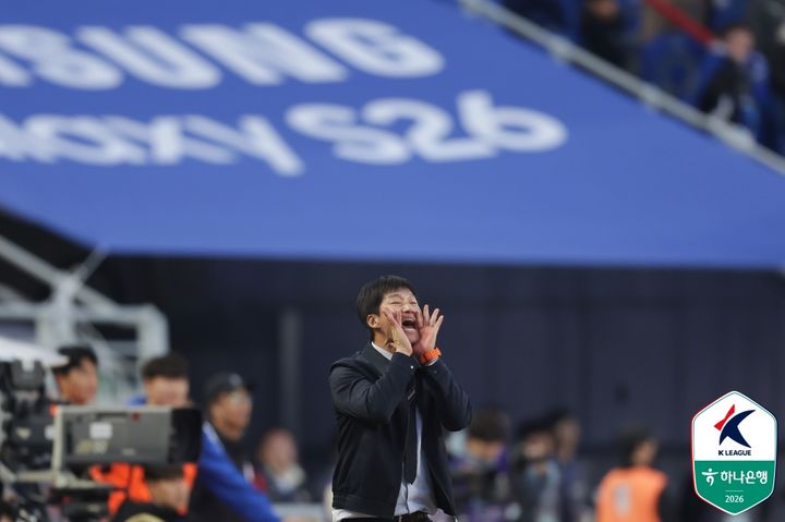 [서울=뉴시스] 프로축구 K리그2 수원 삼성의 이정효 감독. (사진=한국프로축구연맹 제공) *재판매 및 DB 금지
