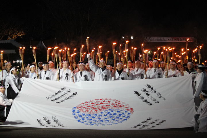 [천안=뉴시스] 최영민 기자=28일 충남 천안시 병천면 유관순열사 사적지 앞에서 2026 아우내봉화제가 열렸다. 2026.02.28 ymchoi@newsis.com *재판매 및 DB 금지