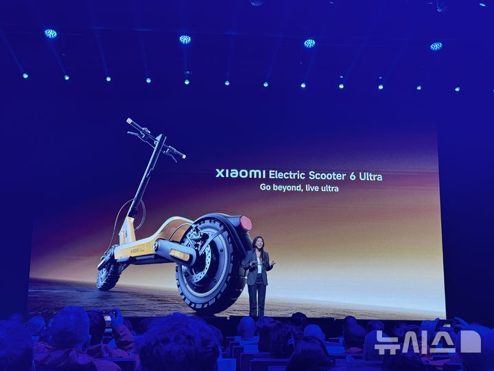 [바르셀로나(스페인)=뉴시스] 심지혜 기자 = 샤오미가 28일(현지시간) 스페인 바르셀로나에서 열린 'MWC 2026'에서 신제품 출시 간담회를 열고 샤오미 전통 킥보드 6 시리즈를 글로벌에 출시한다고 발표했다. 