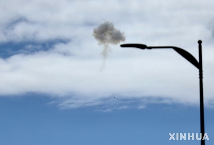 [예루살렘=신화/뉴시스] 정병혁 기자 = 미국이 이란에 대해 군사공격을 강행한 가운데 28일 이스라엘 예루살렘 상공에서 연기가 나고 있다. 2026.02.28. 